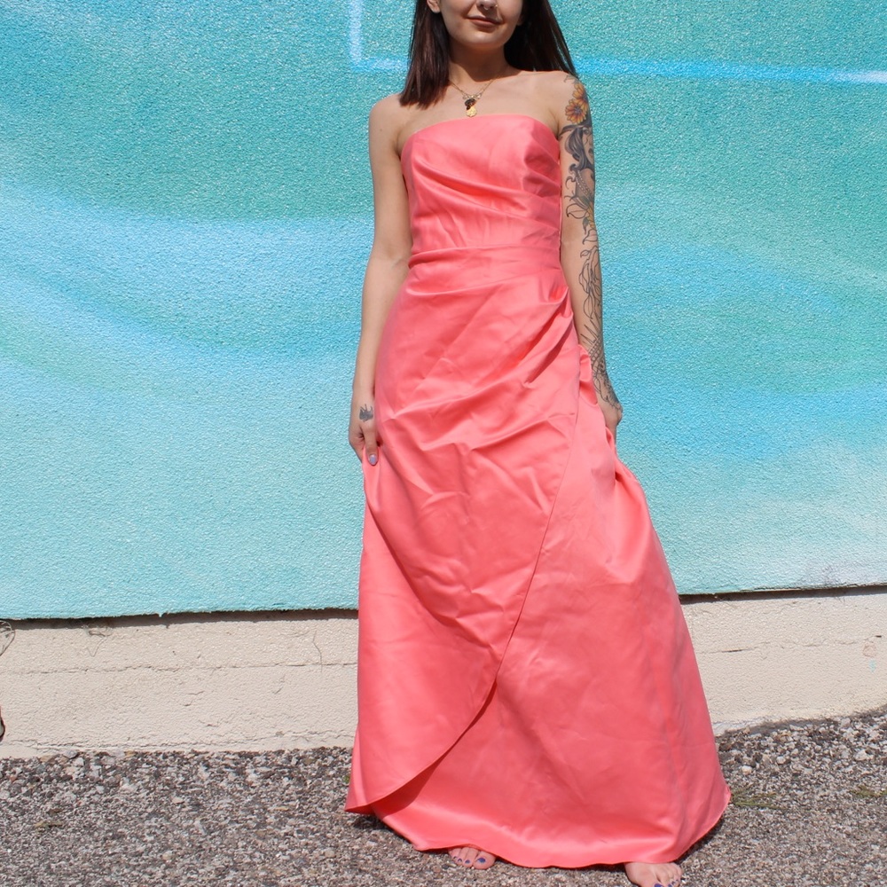 Urban Girl Nites Pink Satin Strapless Drape Gown🍑